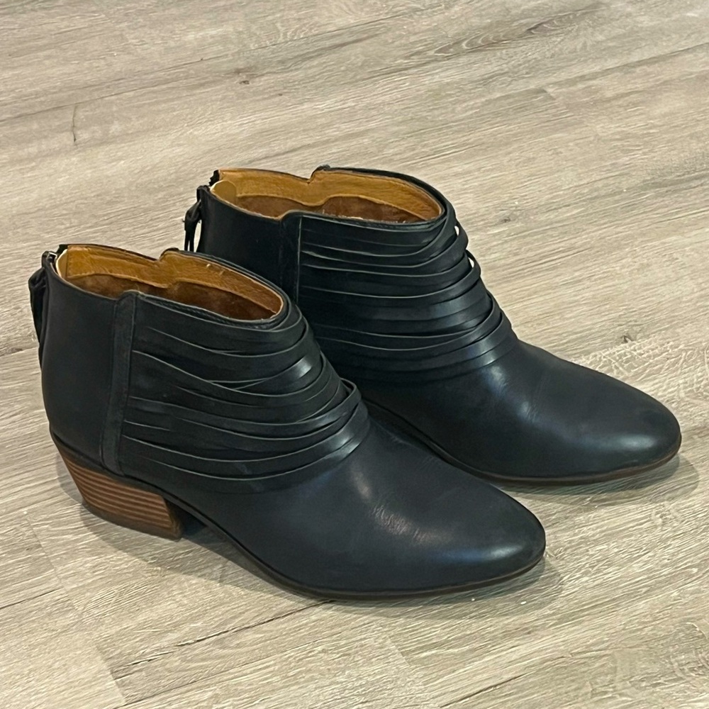 Women’s black Clark’s booties in size 8